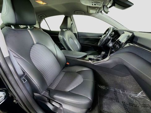 Used 2024 Toyota Camry SE image 29