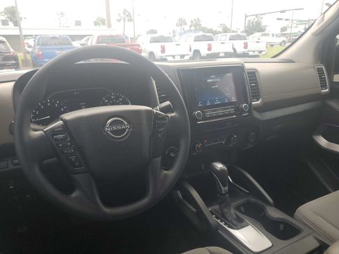 Used 2023 Nissan Frontier SV w/ Technology Package AWD/4WD image 19