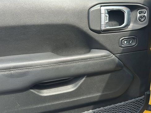 Used 2019 Jeep Wrangler Unlimited Sahara w/ Uconnect 4C Nav & Sound Group image 16