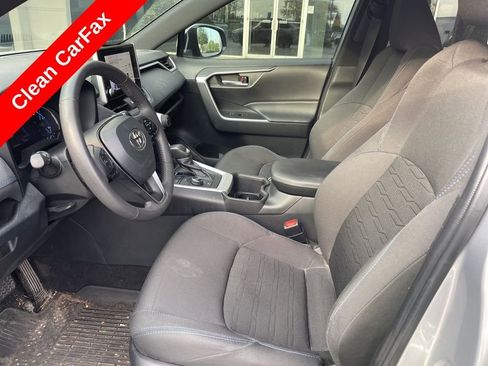 Used 2023 Toyota RAV4 SE image 5