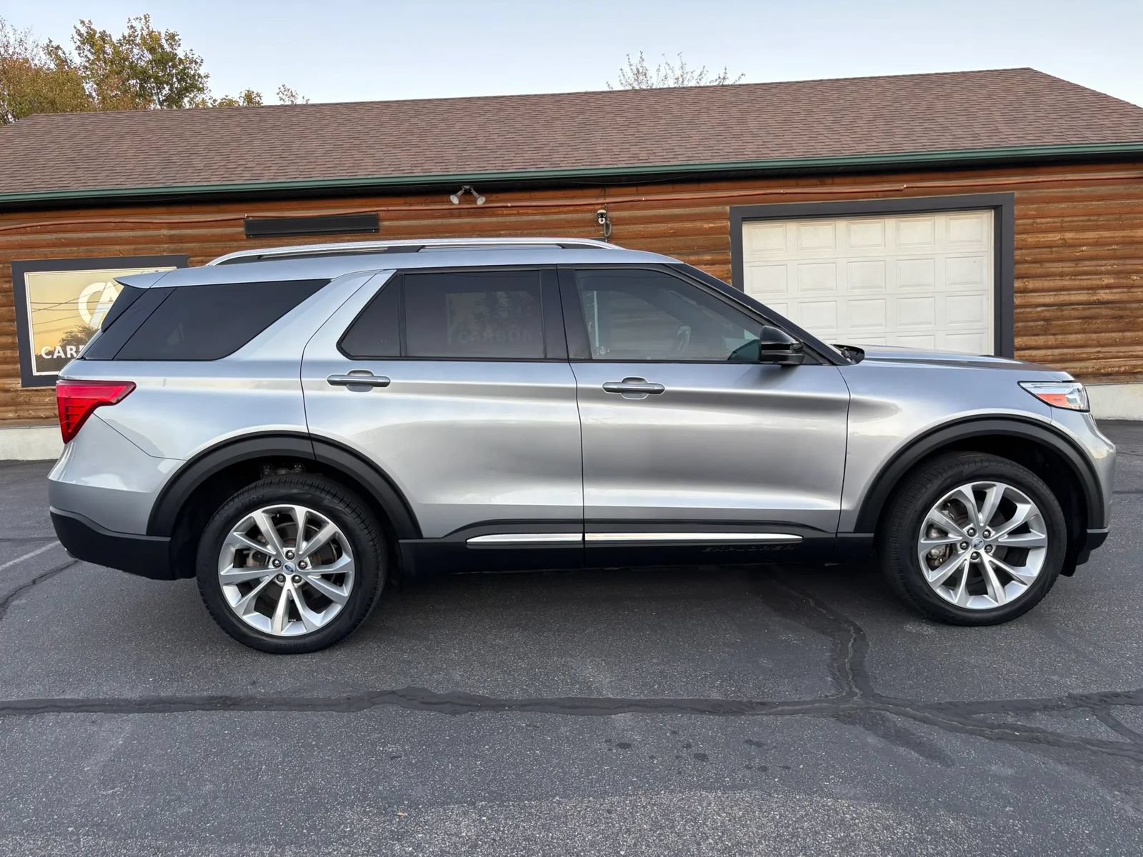 Used 2023 Ford Explorer Platinum w/ Technology Package AWD/4WD image 9