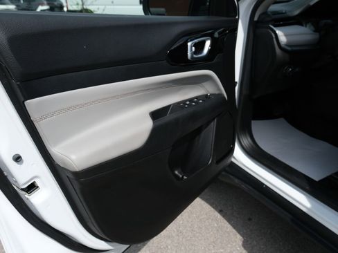 Used 2022 Jeep Compass Limited AWD/4WD image 15