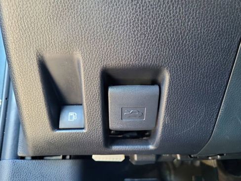 Used 2025 Toyota RAV4 LE AWD/4WD image 22