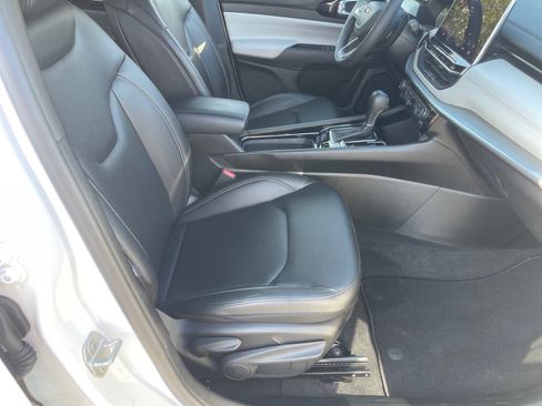 Used 2025 Jeep Compass Limited image 19