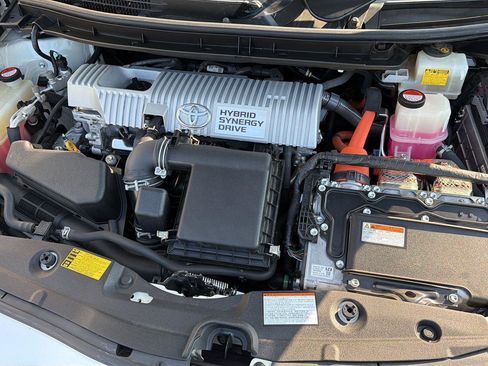 Used 2015 Toyota Prius Three FWD image 32