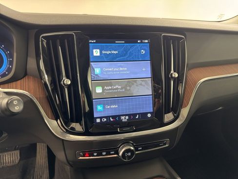 Used 2024 Volvo V60 B5 Cross Country Plus image 13