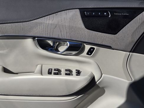 Used 2025 Volvo XC90 B6 Ultra w/ Protection Package Premier image 34