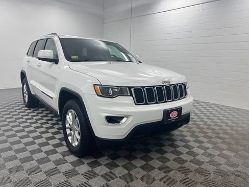 Used 2021 Jeep Grand Cherokee Laredo w/ Security & Convenience Group AWD/4WD image 1