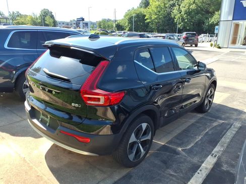 Used 2023 Volvo XC40 B5 Plus w/ Protection Package Premier AWD/4WD image 6