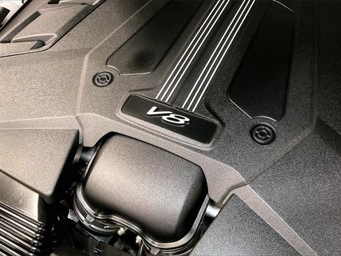 Used 2022 Bentley Bentayga image 16