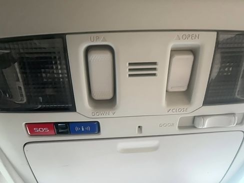 Used 2017 Subaru Outback 2.5i Limited w/ Popular Package #5 image 12