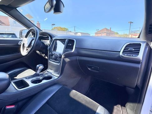 Certified 2018 Jeep Grand Cherokee Altitude AWD/4WD image 15