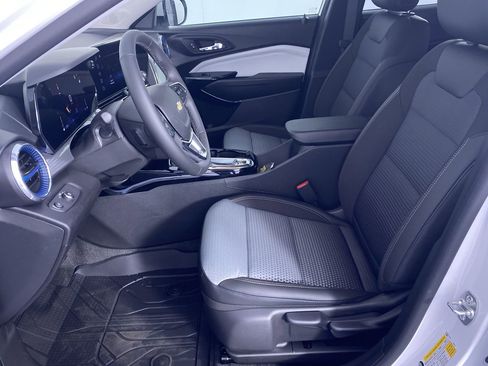 New 2025 Chevrolet Trax LT w/ Driver Confidence Package image 10