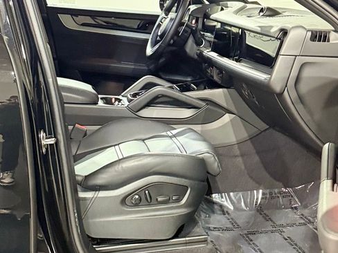 Certified 2025 Porsche Cayenne Coupe AWD/4WD image 55