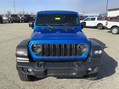 Used 2025 Jeep Wrangler Sport image 3