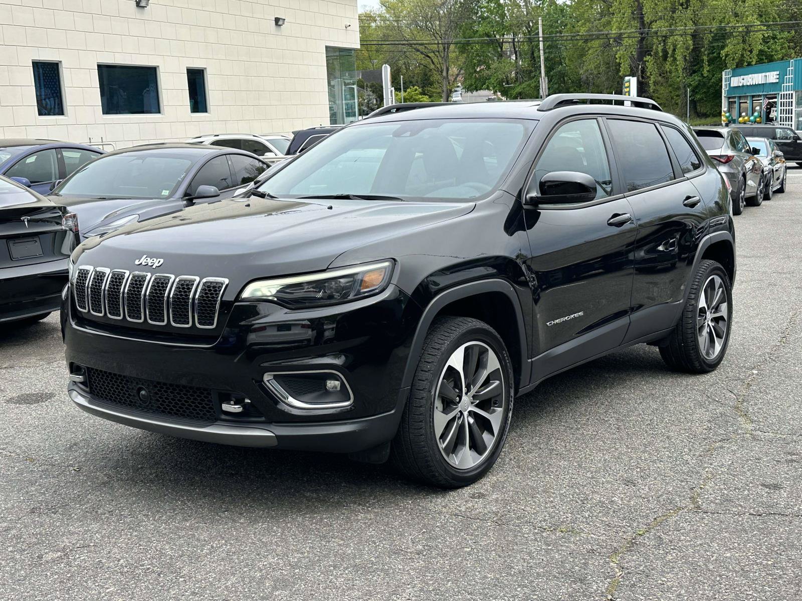 Used 2022 Jeep Cherokee Limited w/ Elite Package AWD/4WD image 7