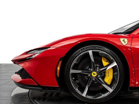 Used 2023 Ferrari SF90 Spider image 19