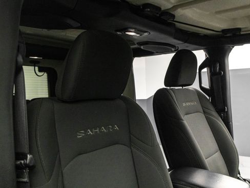 Used 2018 Jeep Wrangler Unlimited Sahara w/ Uconnect 4C Nav & Sound Group image 39