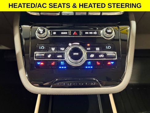 Used 2020 Lincoln Corsair AWD w/ Premium Package image 3
