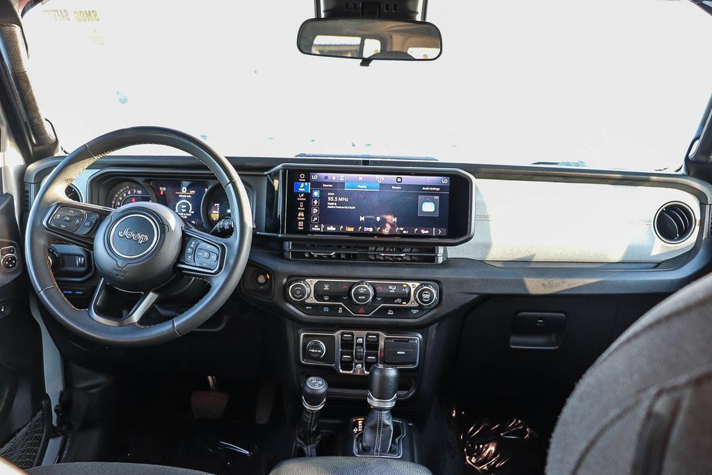 Used 2024 Jeep Wrangler Unlimited AWD/4WD image 14