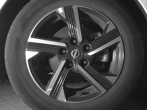 Used 2025 Nissan Sentra SV FWD image 13