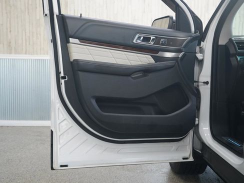 Used 2016 Ford Explorer Platinum AWD/4WD image 31