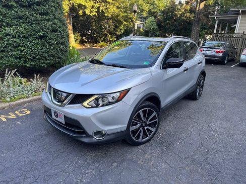 Used 2017 Nissan Rogue Sport SL w/ SL Premium Package AWD/4WD image 3