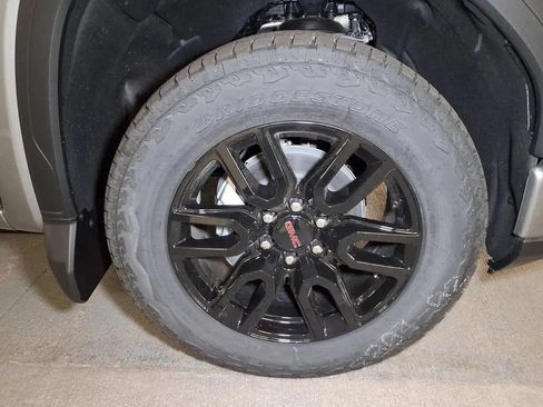 Used 2023 GMC Sierra 1500 Elevation AWD/4WD image 9