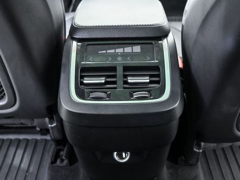 Used 2018 Volvo XC90 T6 Momentum w/ Convenience Package AWD/4WD image 19