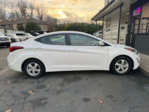 Used 2015 Hyundai Elantra SE image 8