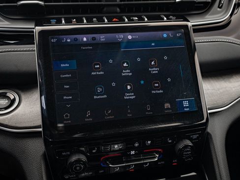 Used 2023 Jeep Grand Cherokee 30th Anniversary image 32