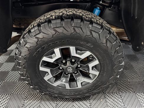 Used 2019 Toyota Tacoma TRD Off-Road image 17