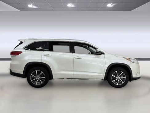 Used 2017 Toyota Highlander XLE FWD image 8
