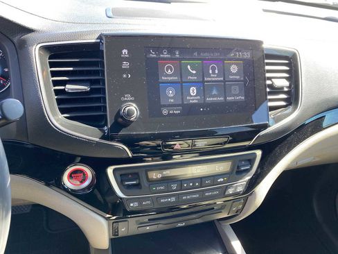 Used 2019 Honda Pilot Touring image 17