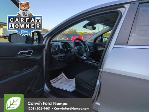 Used 2025 Kia Sportage LX AWD/4WD image 9