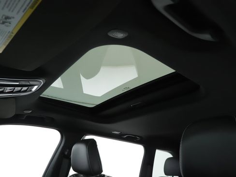 Used 2023 Jeep Grand Cherokee Altitude AWD/4WD image 5