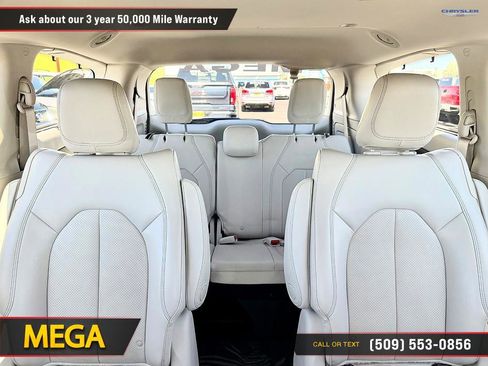 Used 2018 Chrysler Pacifica Touring-L FWD image 19