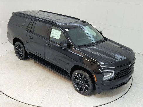 Used 2025 Chevrolet Suburban RST w/ Comfort Package AWD/4WD image 13