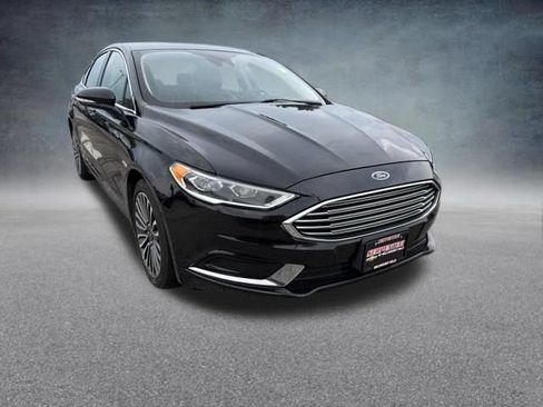 Used 2018 Ford Fusion SE w/ Fusion SE Technology Package FWD image 5
