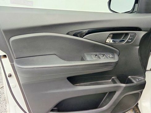 Used 2021 Honda Pilot Touring image 11