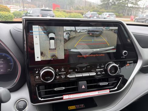 New 2026 Toyota Highlander Platinum image 13