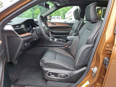 New 2026 Jeep Grand Cherokee Summit AWD/4WD image 10