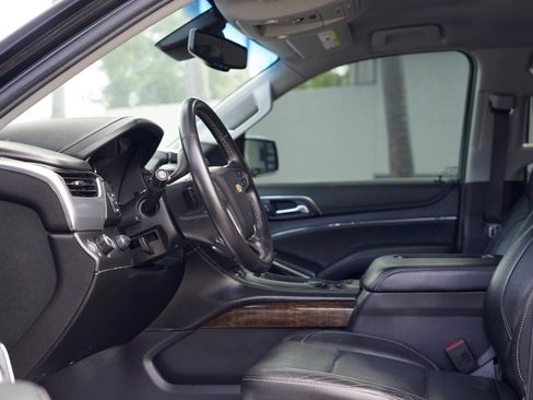 Used 2020 Chevrolet Suburban LT RWD image 5