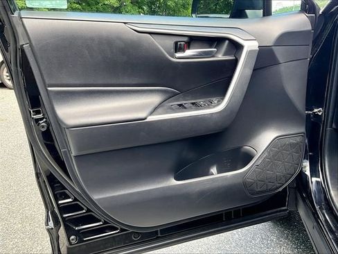 Used 2020 Toyota RAV4 XLE w/ Convenience Package AWD/4WD image 19