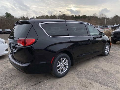 New 2026 Chrysler Voyager LX image 3