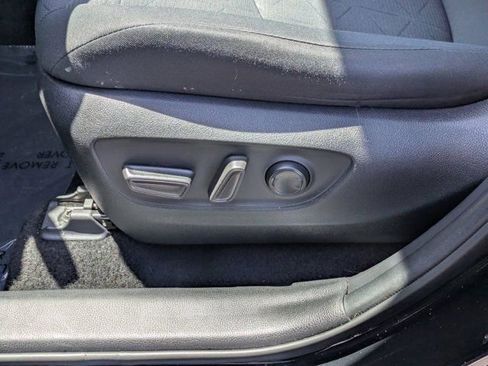 Used 2021 Toyota RAV4 XLE w/ Convenience Package FWD image 17