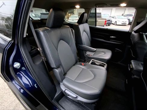 Used 2025 Toyota Grand Highlander FWD image 18