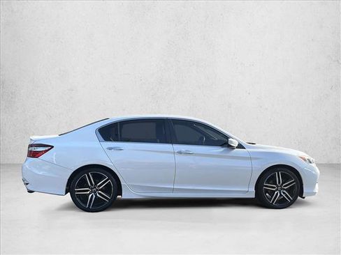 Used 2017 Honda Accord Sport Special Edition image 4