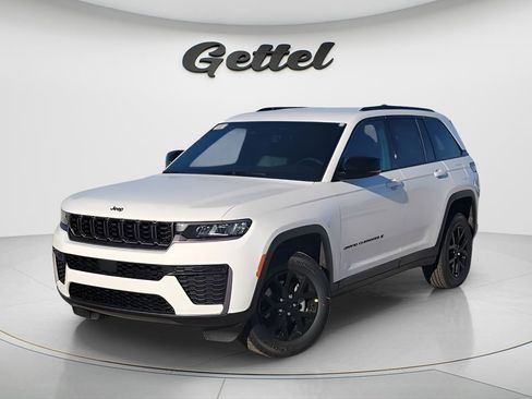 New 2026 Jeep Grand Cherokee Altitude RWD image 1