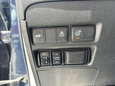 Used 2018 Nissan Armada Platinum w/ Captain Seat Package AWD/4WD image 24